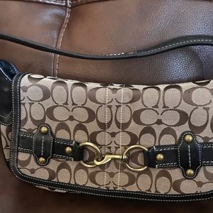 Coach purse KHI / BLK signature pattern and bit